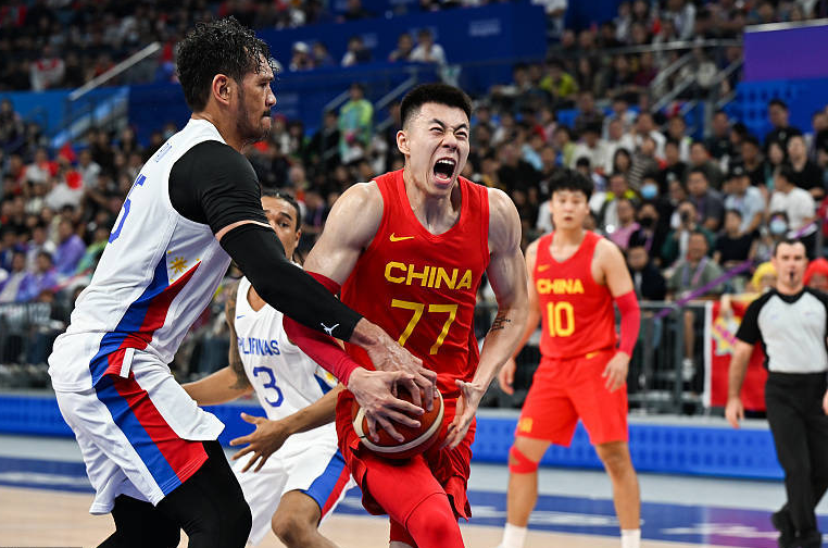 亚运男篮半决赛：中国惜败于菲律宾，主帅提到12天备战